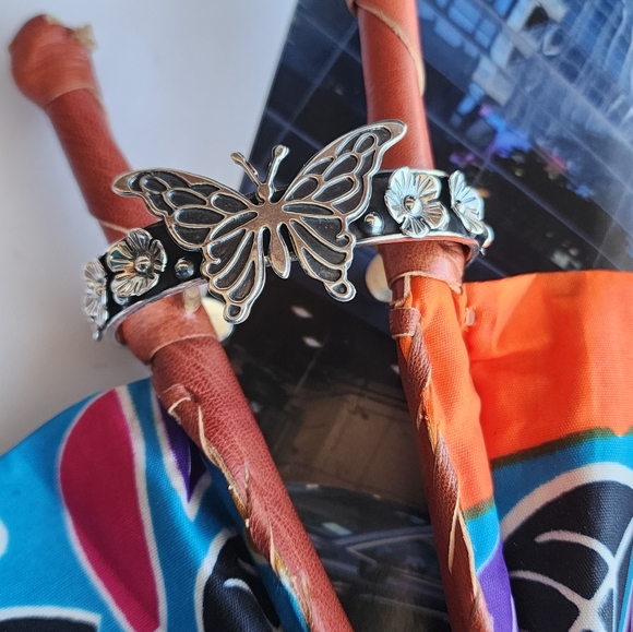 Taxco Sterling Silver Butterfly and Floral Bracelet (.925 SS) - Picture 10 of 12